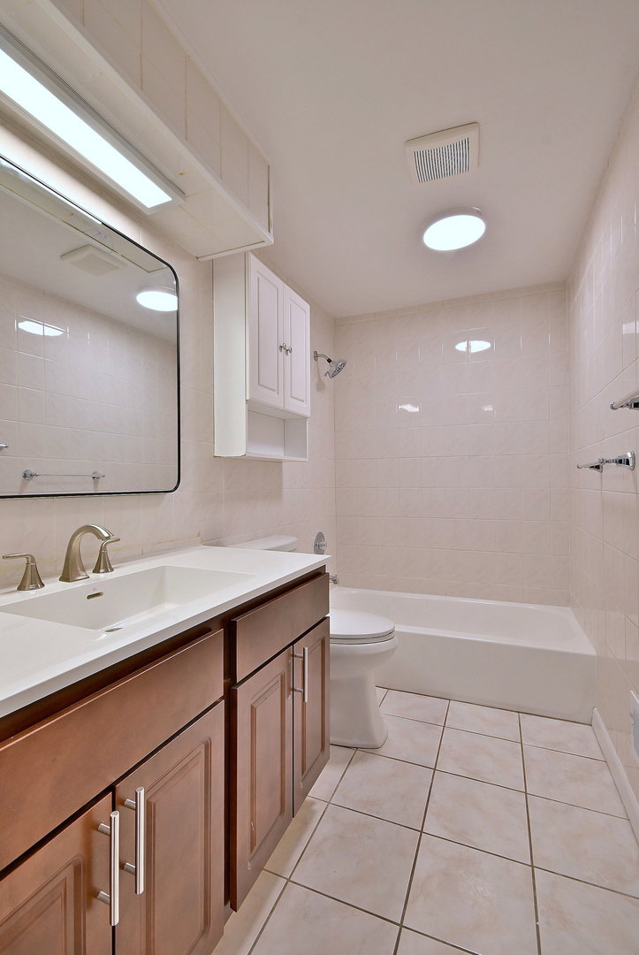 7142 N KEATING AVENUE, LINCOLNWOOD, IL 60712  Photo 16