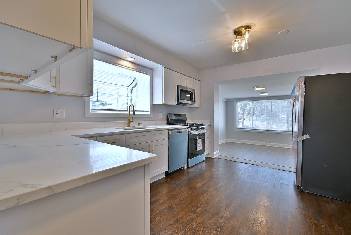 7142 N KEATING AVENUE, LINCOLNWOOD, IL 60712  Photo 8