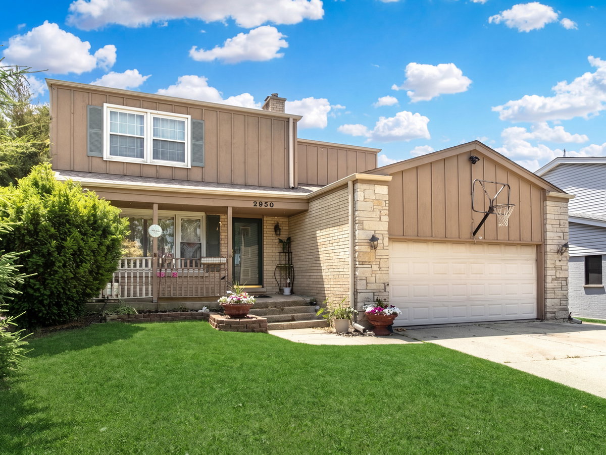 2950 Briarwood Drive W\n Mount Prospect, IL 60056