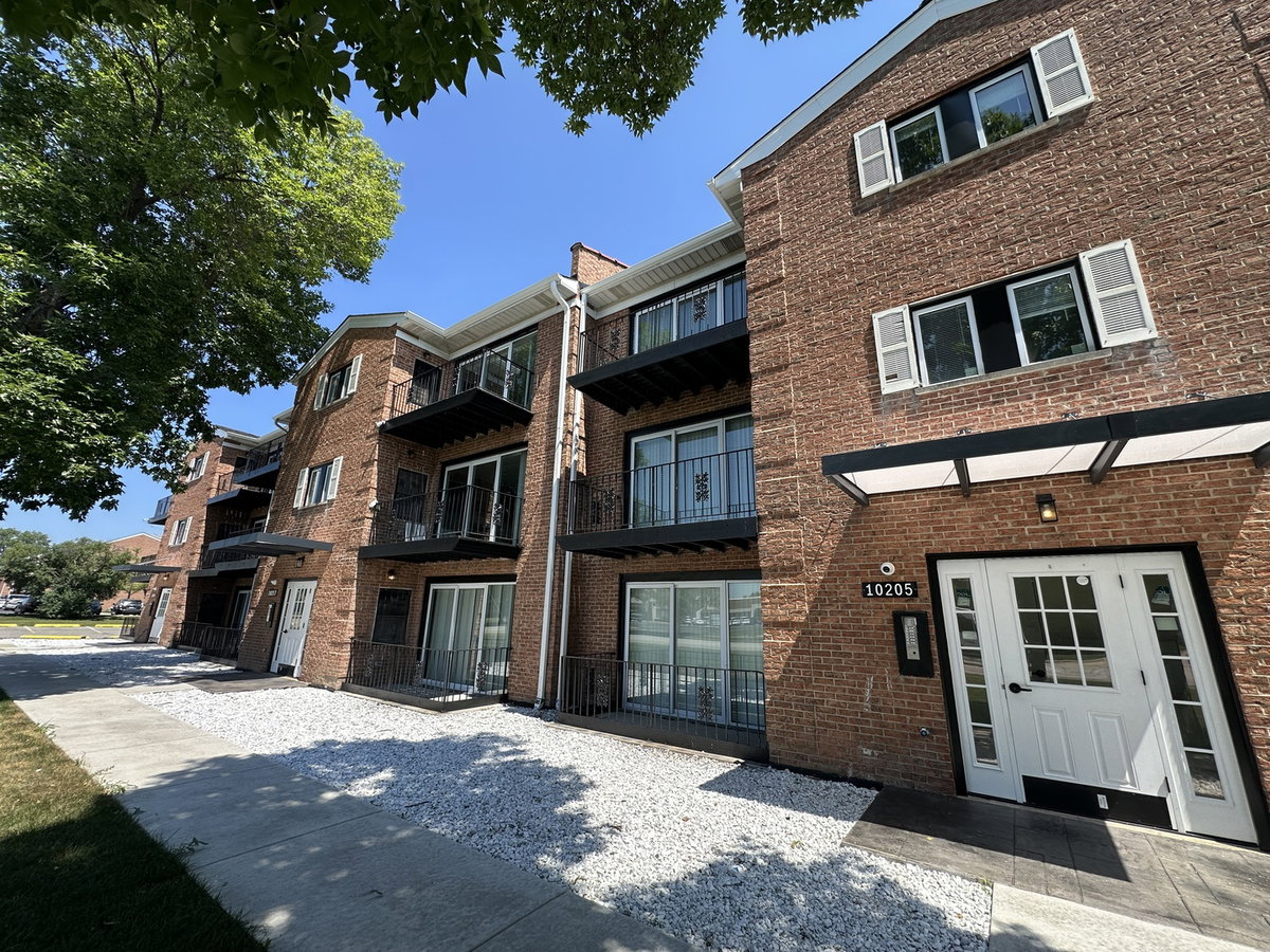 10217 Dearlove Road #102\n Glenview, IL 60025
