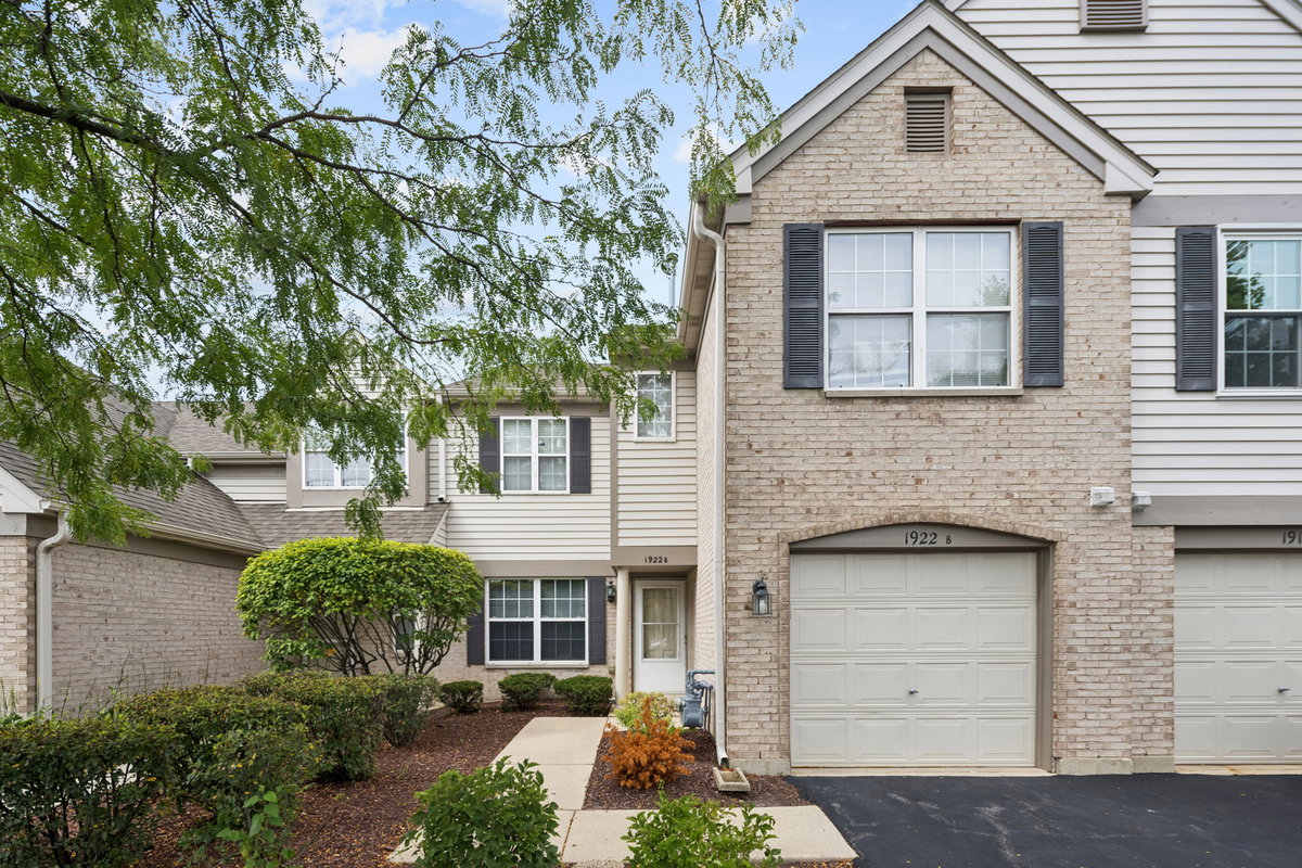 1922 Heron Avenue #B, Schaumburg, IL 60193