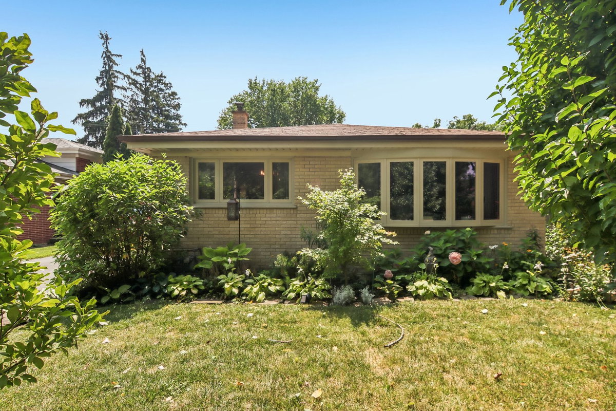 205 Glenview Road\n Glenview, IL 60025