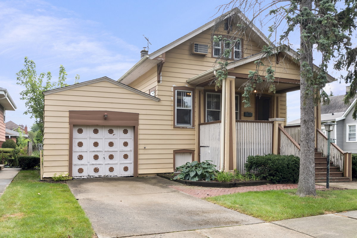 17 N CHESTER Avenue, Park Ridge, IL 60068