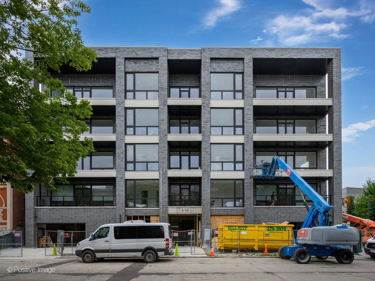 515 W Elm Street #201\n Chicago, IL 60610