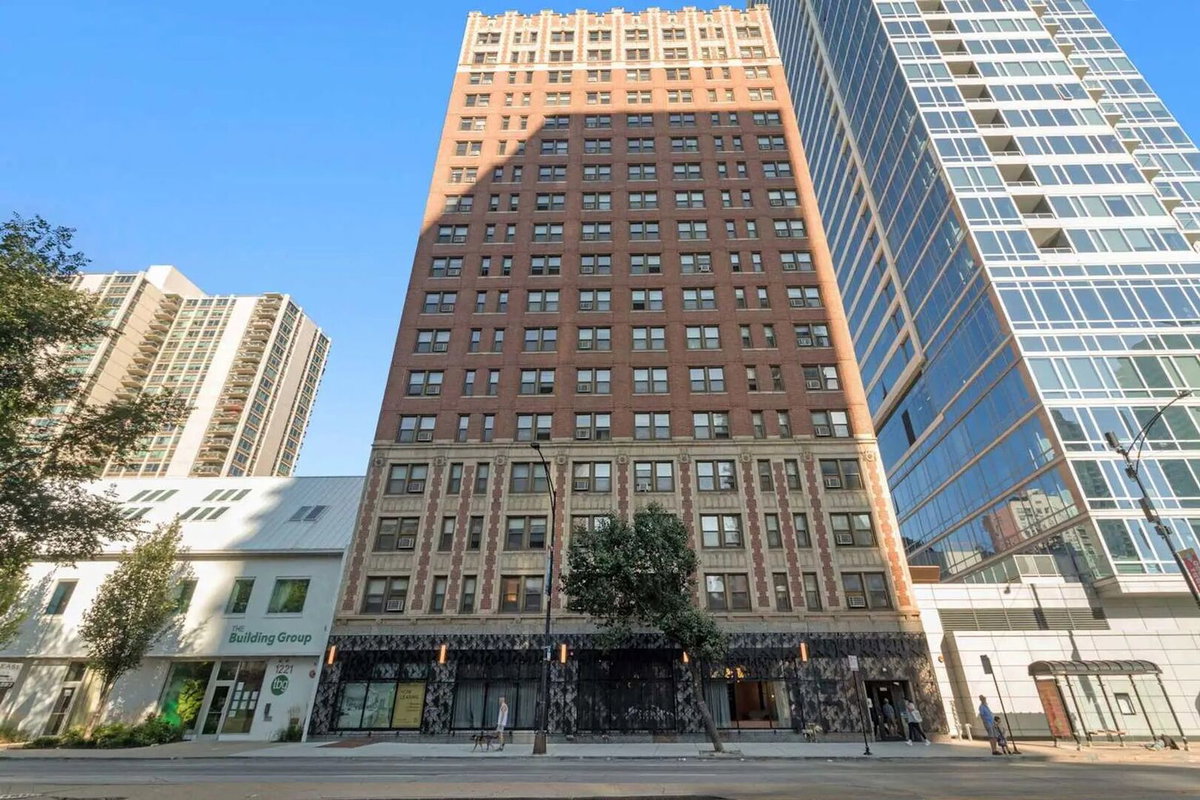 1211 N LASALLE Street #704\n Chicago, IL 60610