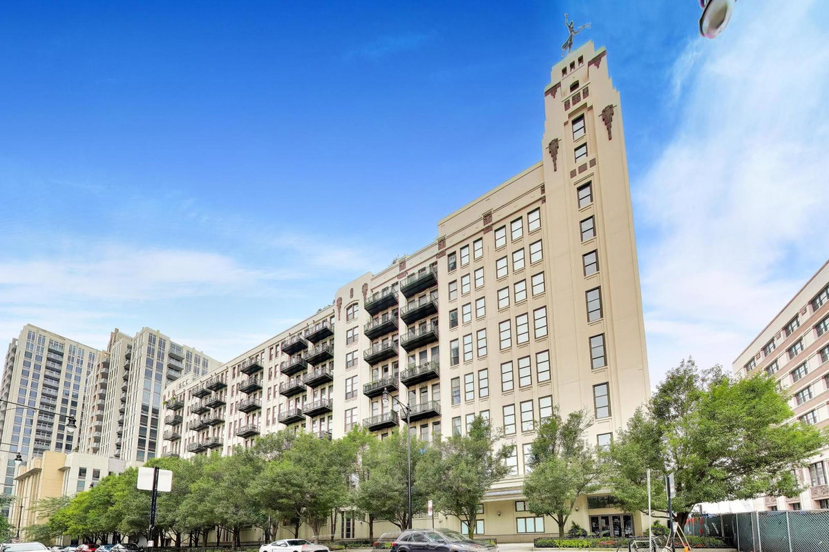 758 N Larrabee Street #630\n Chicago, IL 60654