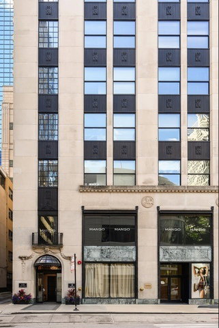 118 E ERIE Street #20D\n Chicago, IL 60611