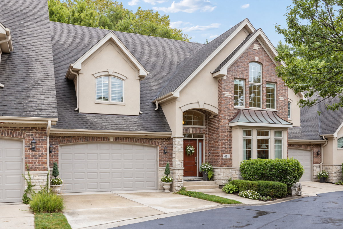 411 SKIPPING STONE Lane #411, Hinsdale, IL 60521