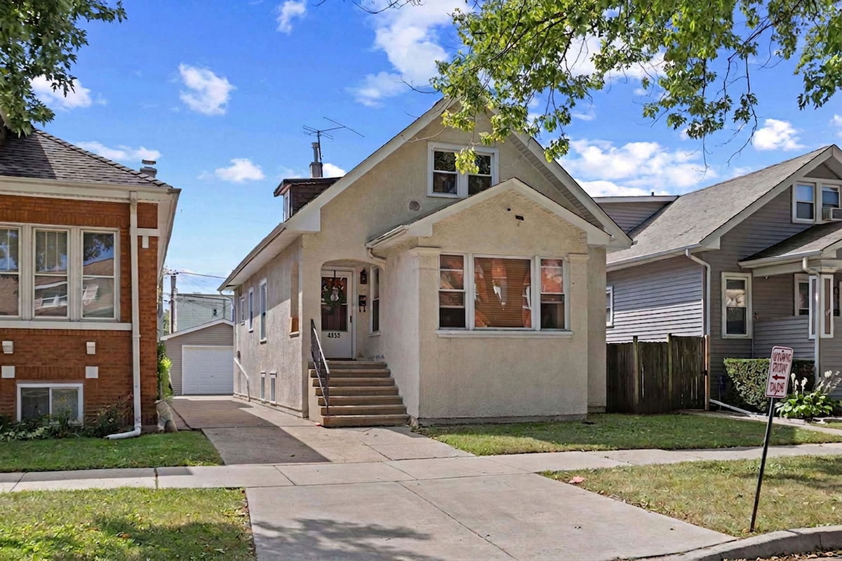 4865 W CORNELIA Avenue\n Chicago, IL 60641