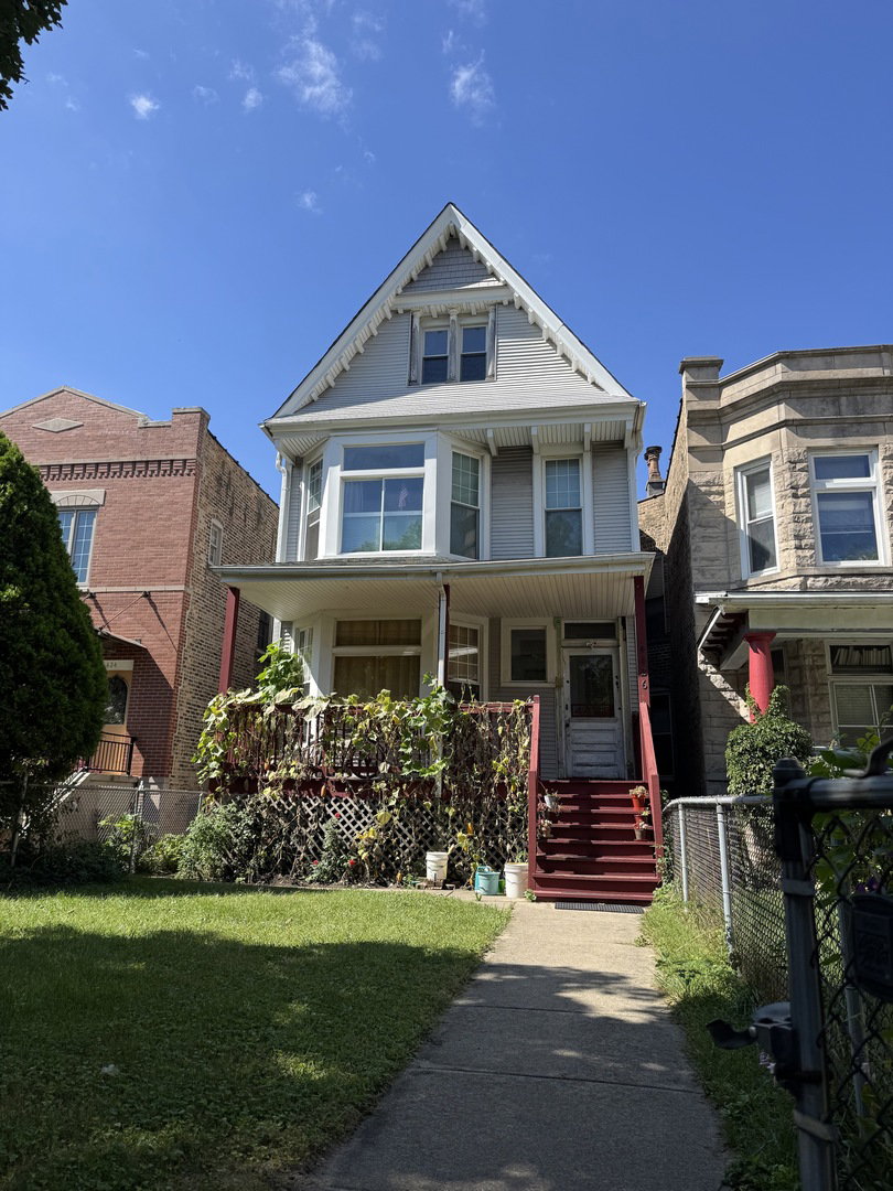 4426 N Damen Avenue\n Chicago, IL 60625