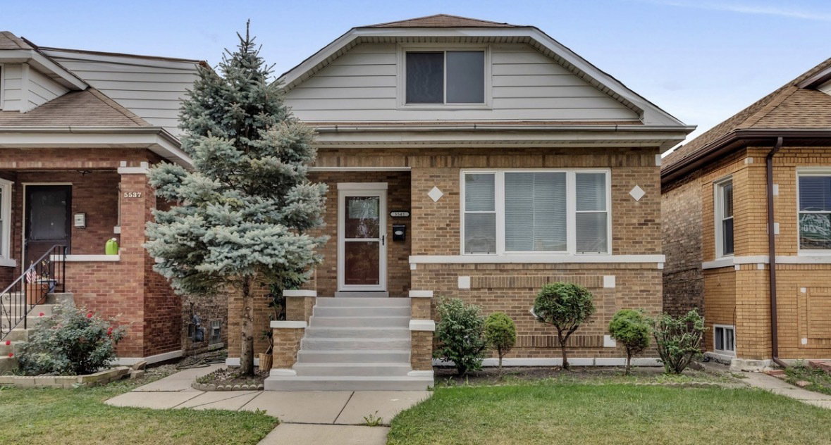 5541 W Roscoe Street #G\n Chicago, IL 60641