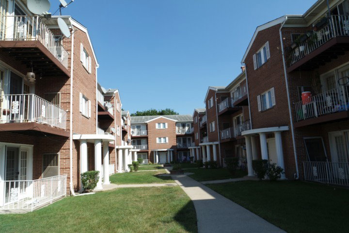 4120 Williamsburg Court #302\n Glenview, IL 60025