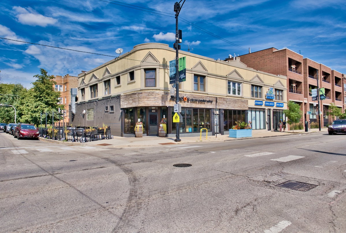 3026 W Montrose Avenue, Chicago, IL 60618