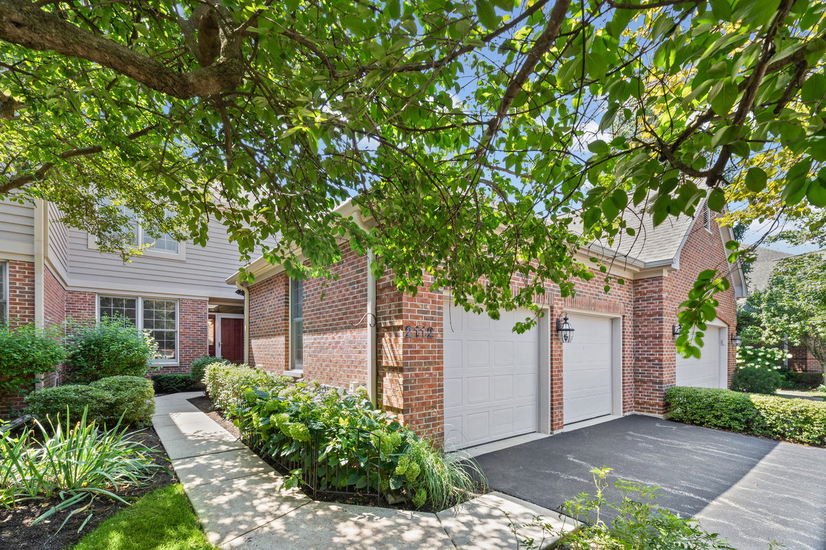 2112 Warrington Court\n Glenview, IL 60026