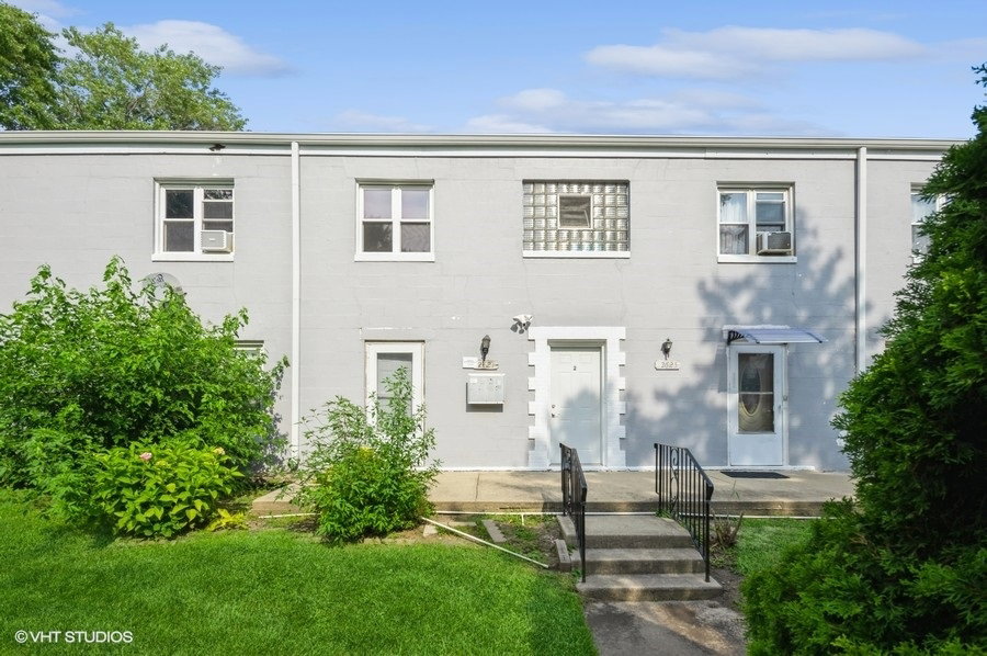 2621 W Gregory Street #2N\n Chicago, IL 60625