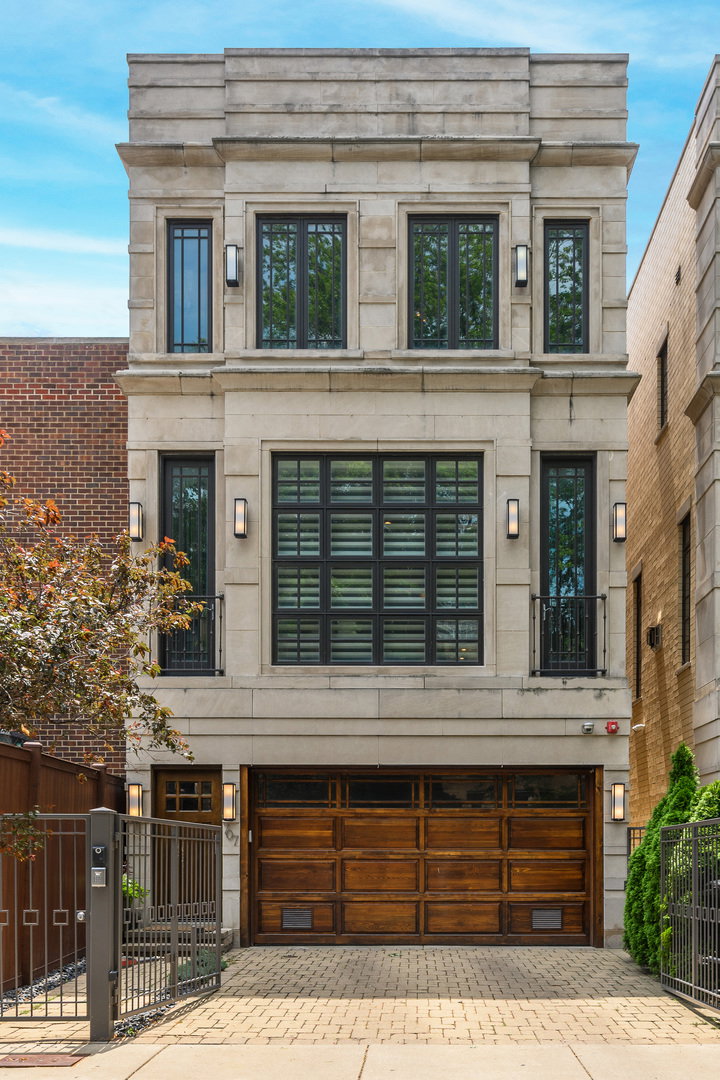 707 W GORDON Terrace, Chicago, IL 60613