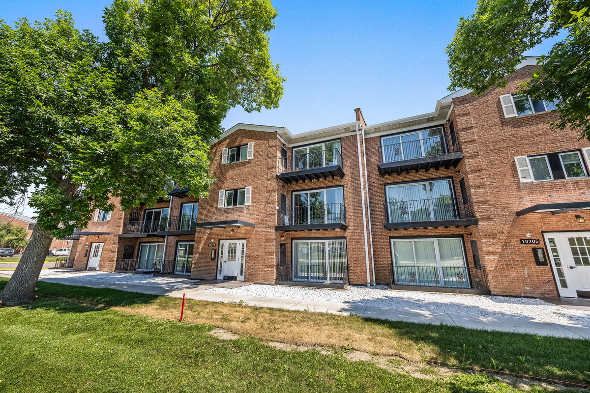 10205 Dearlove Road #302\n Glenview, IL 60025