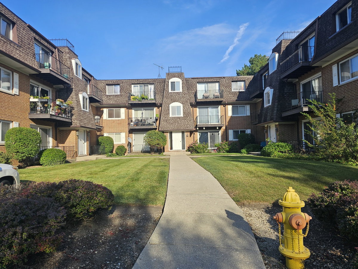 1903 Golf Road #1B\n Mount Prospect, IL 60056