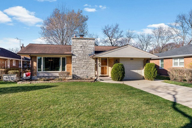 402 S Na Wa Ta Avenue\n Mount Prospect, IL 60056