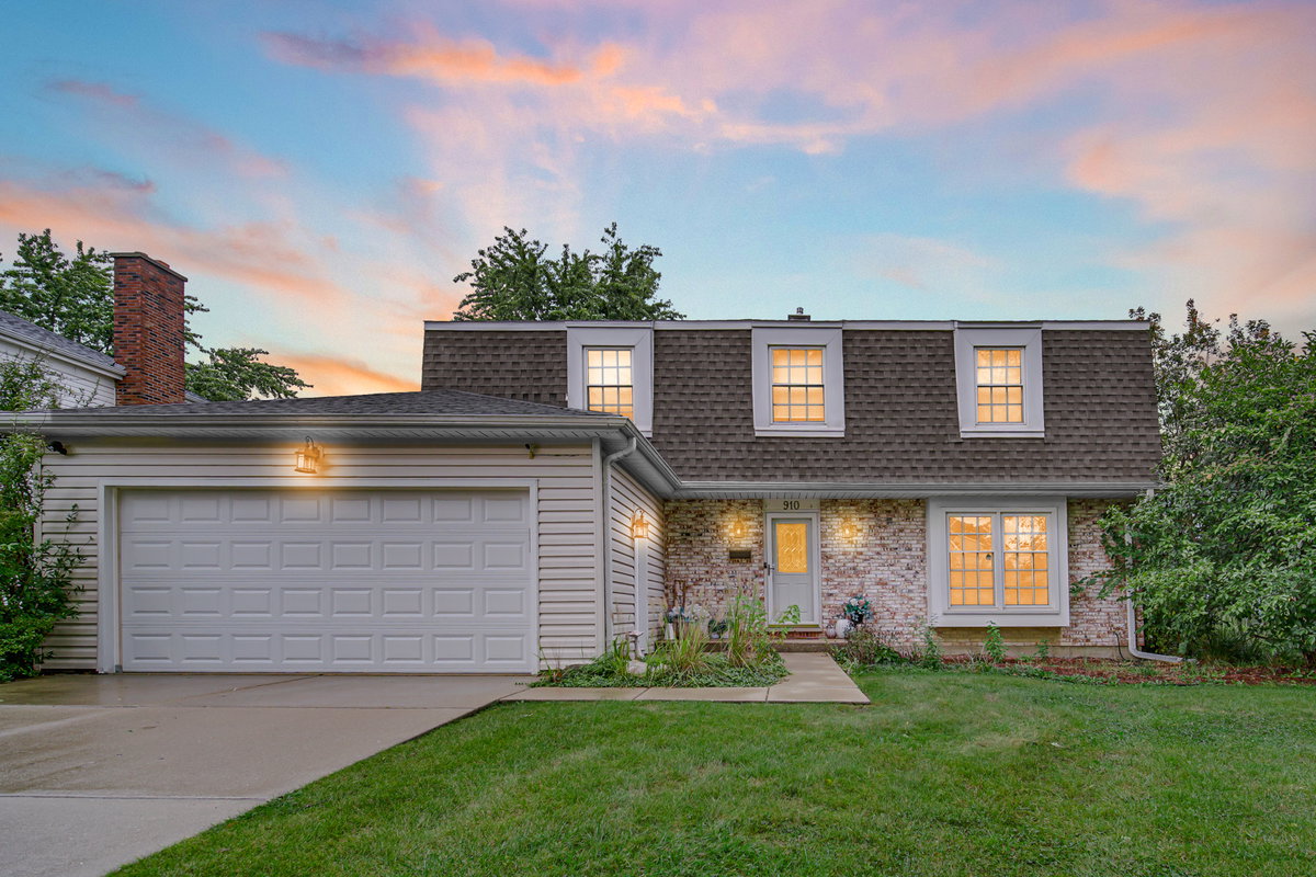 910 KNIGHTSBRIDGE Lane, Schaumburg, IL 60195