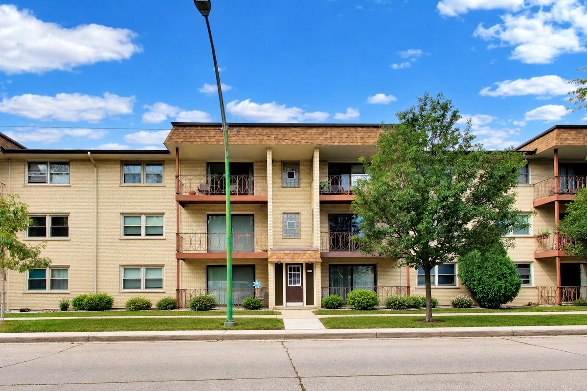 4540 N Linder Avenue #2D\n Chicago, IL 60630