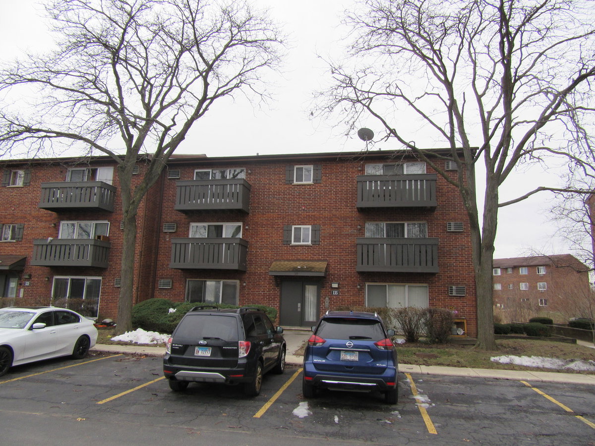135 Pickwick Drive #A, Schaumburg, IL 60193