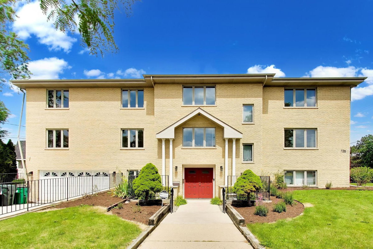 920 N Northwest Highway #2, Park Ridge, IL 60068