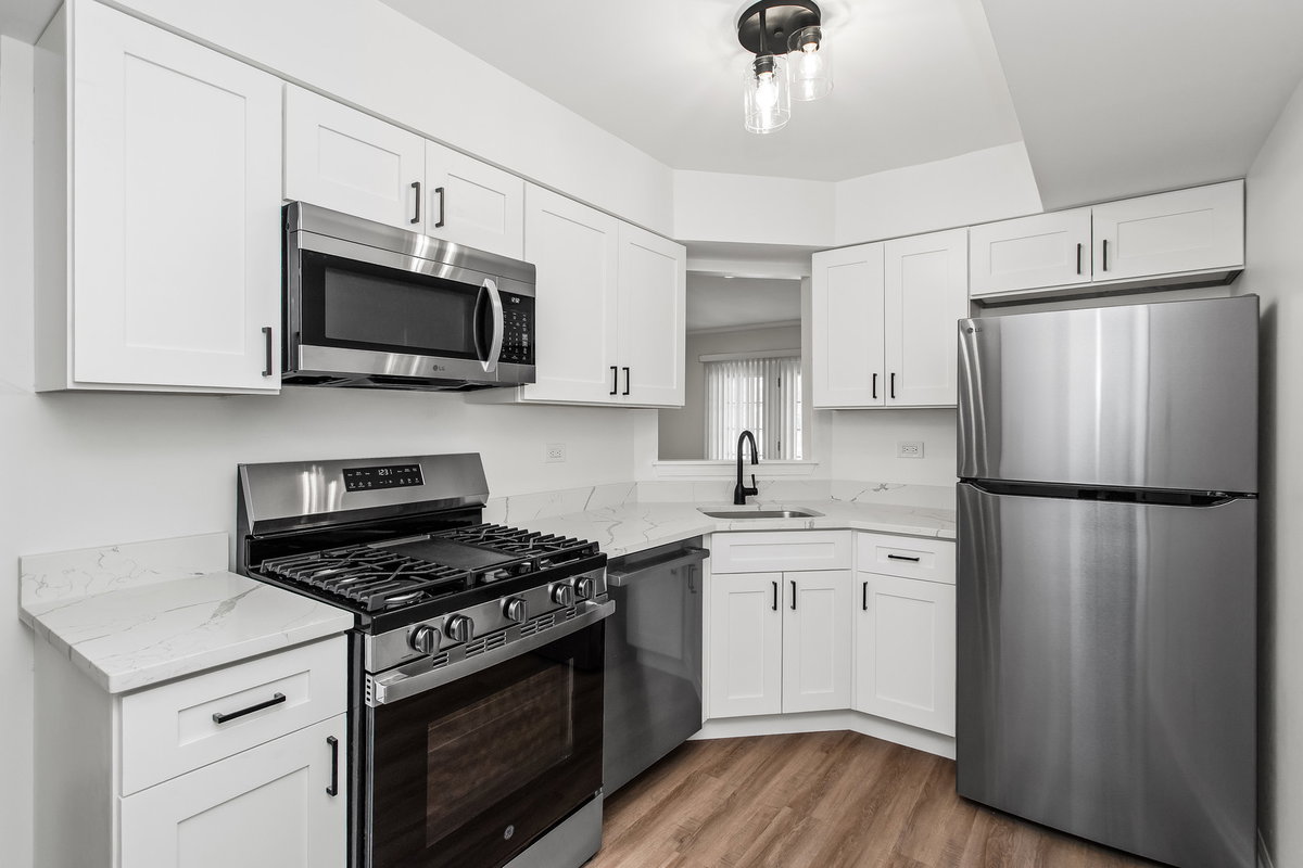 4252 Central Road #102\n Glenview, IL 60025