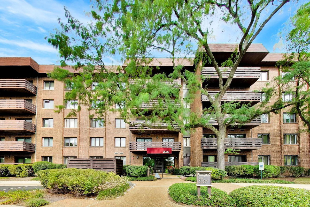 2020 Chestnut Avenue #109\n Glenview, IL 60025