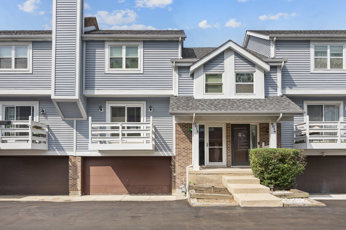 9012 ABBEY LANE Lane #9012\n Des Plaines, IL 60016