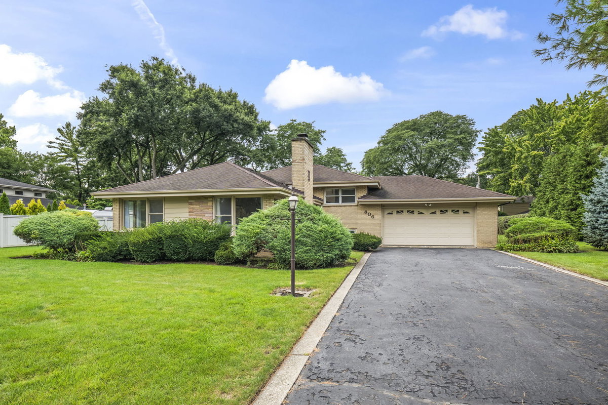 806 S Elm Street\n Mount Prospect, IL 60056