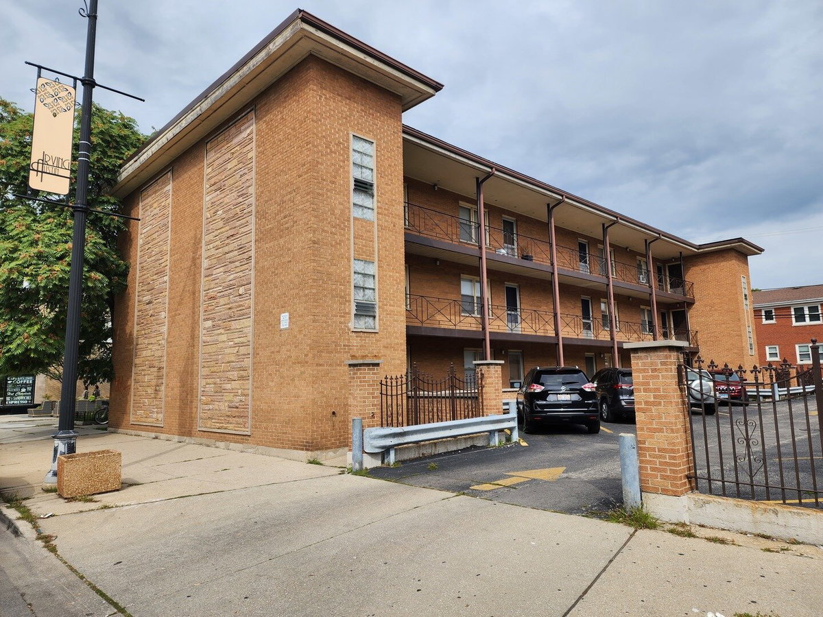 6024 W Irving Park Road #C4\n Chicago, IL 60634