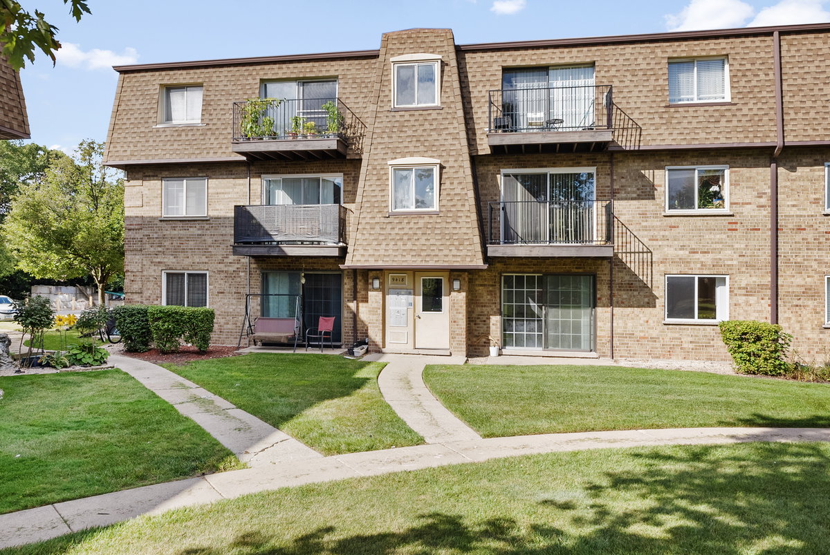 9418 Bay Colony Drive #1N\n Des Plaines, IL 60016