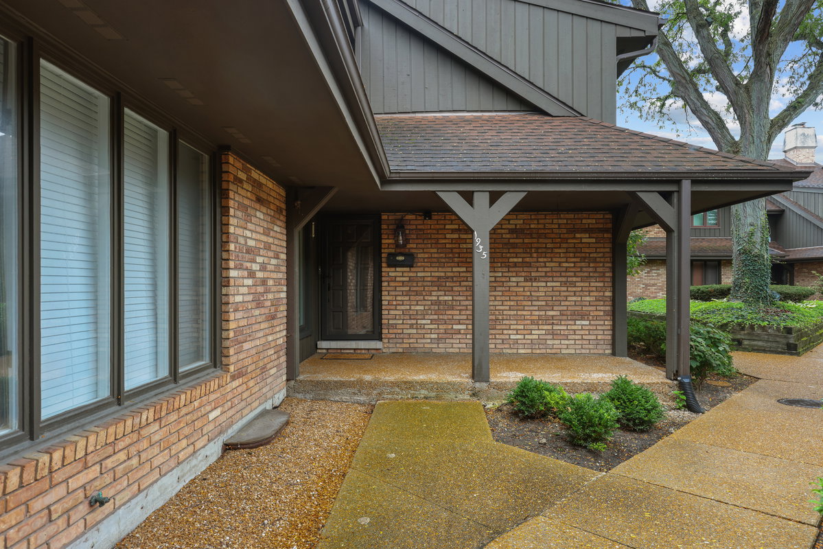 1935 Mission Hills Lane, Northbrook, IL 60062