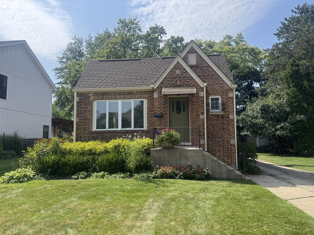 314 Neva Avenue\n Glenview, IL 60025