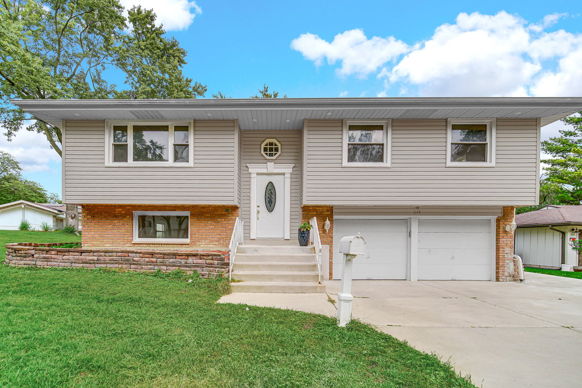 515 Falmouth Lane, Schaumburg, IL 60193