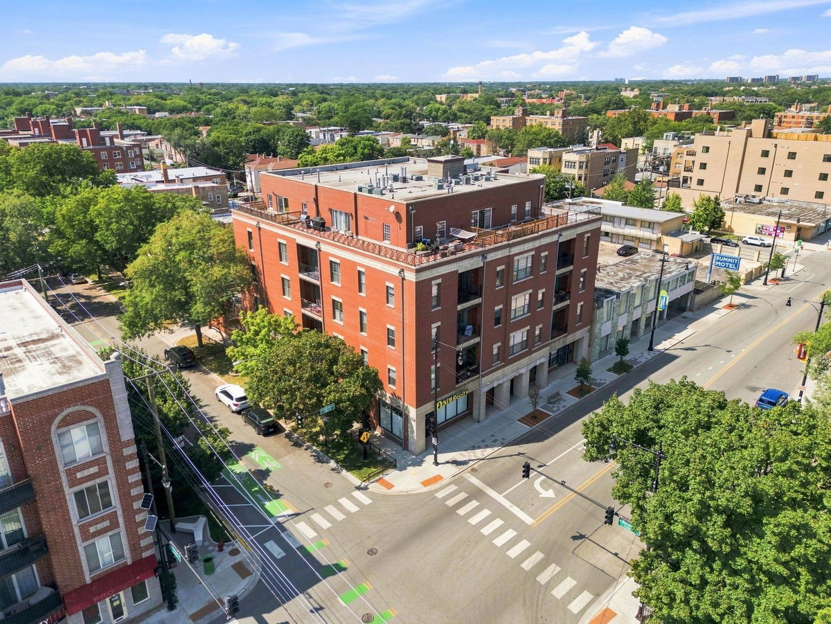 5300 N Lincoln Avenue #5C\n Chicago, IL 60625