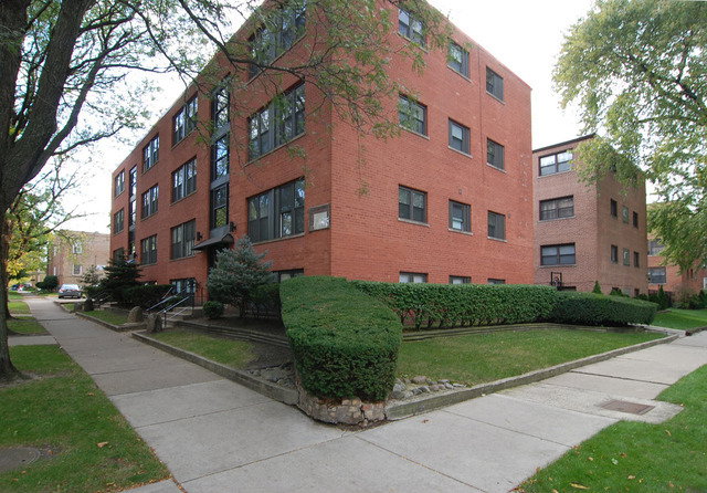 5318 N Francisco Avenue #3N\n Chicago, IL 60625
