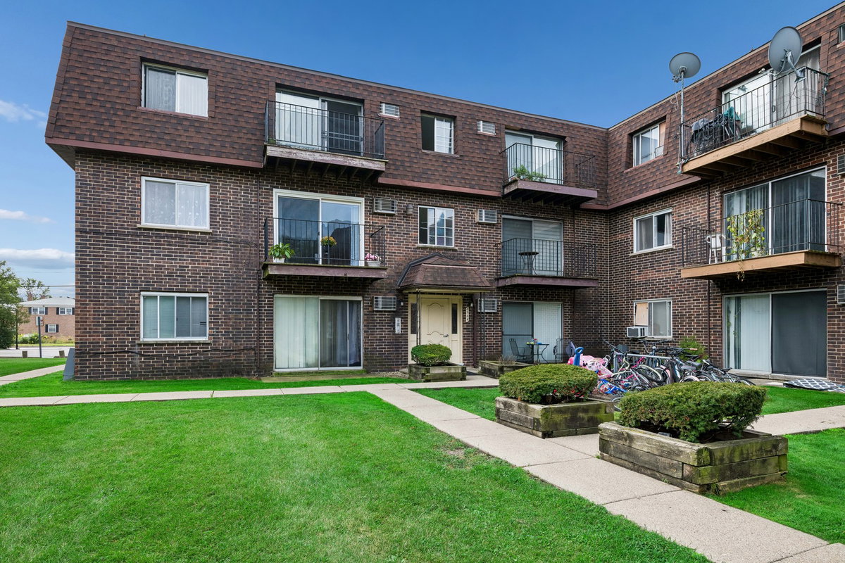 9364 Golf Road #2B\n Des Plaines, IL 60016