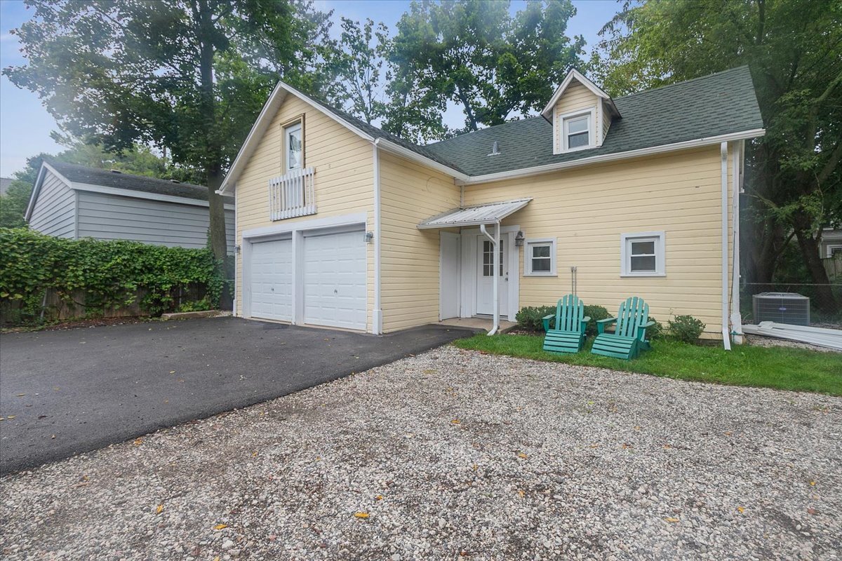 692 Cherry Avenue #B, Lake Forest, IL 60045