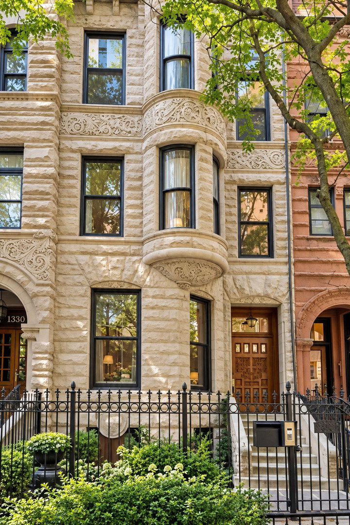 1318 N ASTOR Street\n Chicago, IL 60610