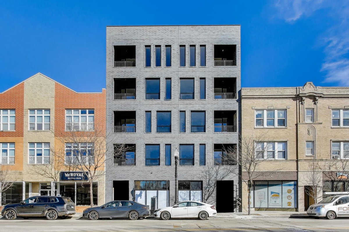 1952 W Lawrence Avenue\n Chicago, IL 60640