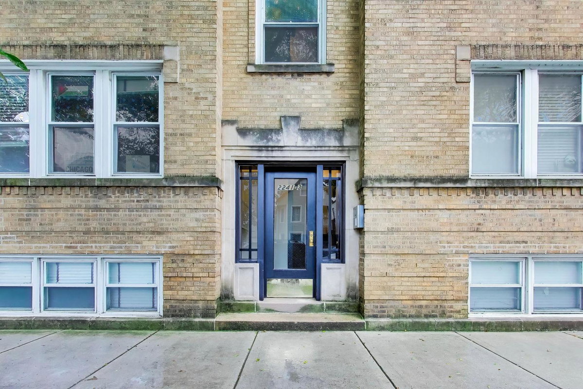 2243 W Ainslie Street #3W\n Chicago, IL 60625