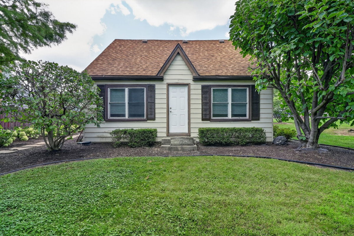 100 83RD Street, Hinsdale, IL 60527