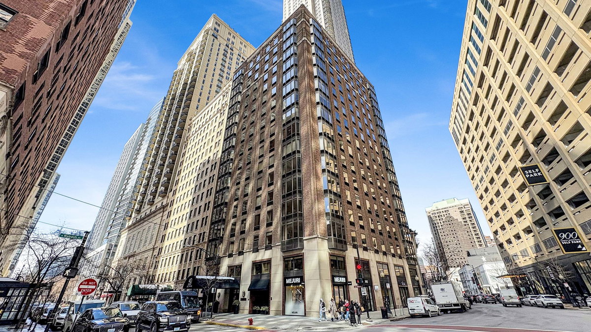 40 E Delaware Place #1701\n Chicago, IL 60611