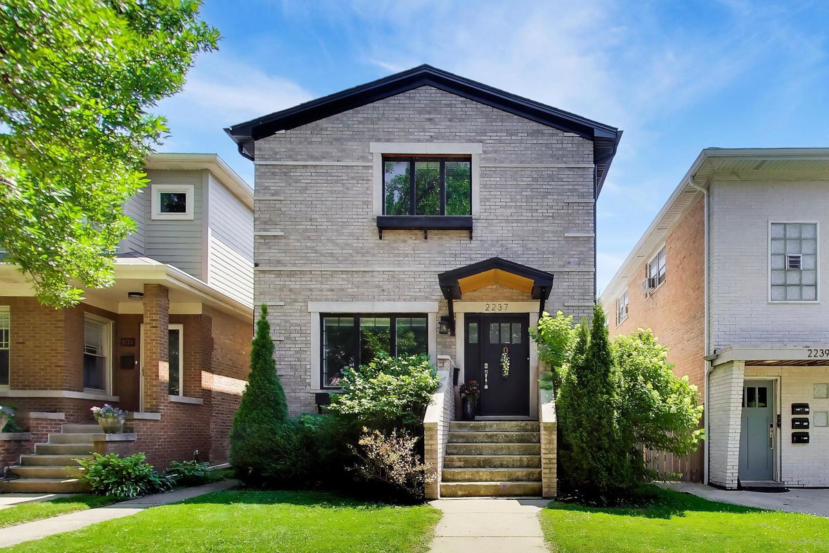 2237 W Winona Street\n Chicago, IL 60625
