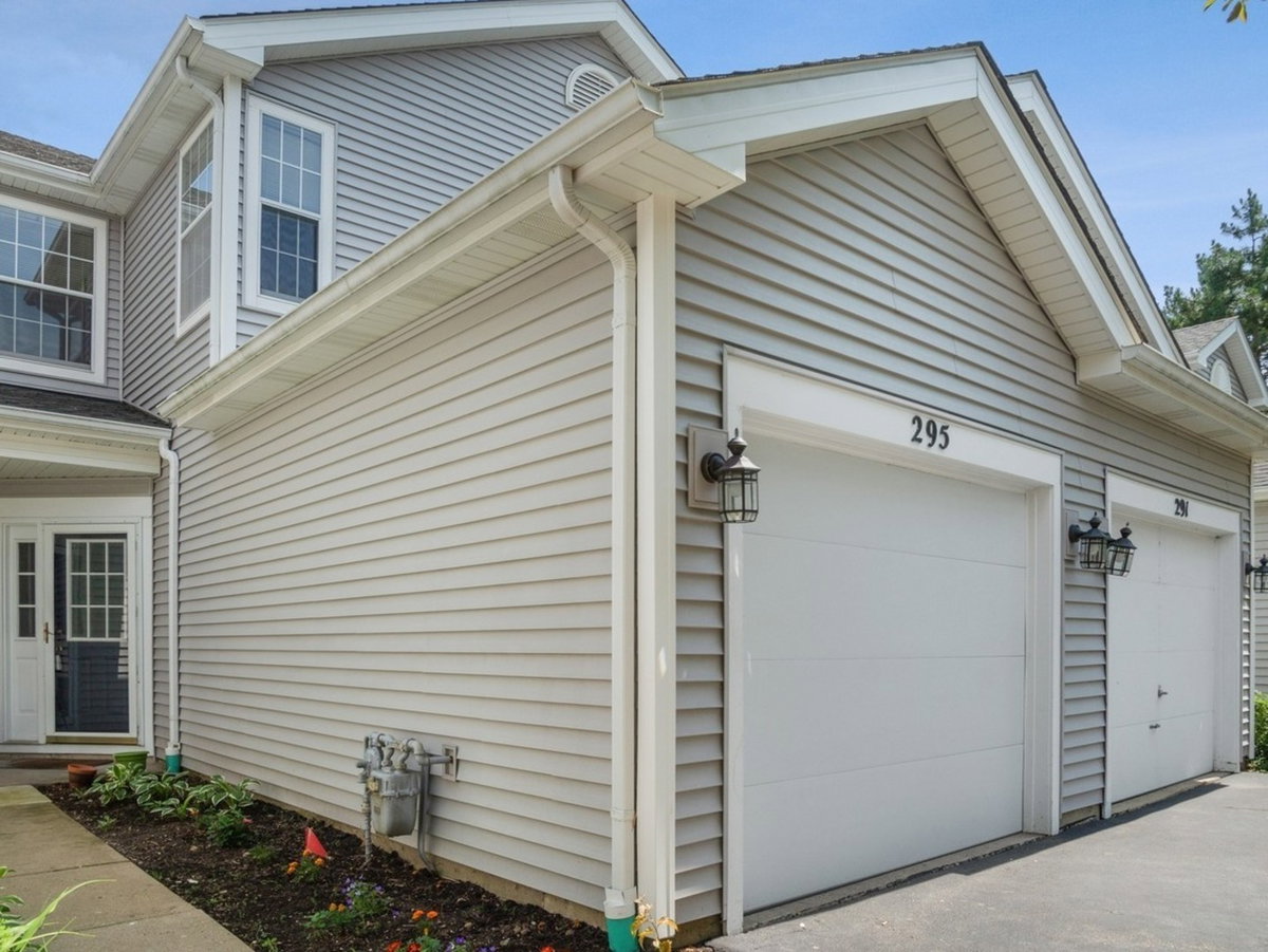295 Hunterdon Court, Schaumburg, IL 60194