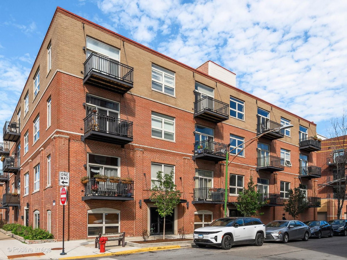 2804 N Oakley Avenue #305, Chicago, IL 60618