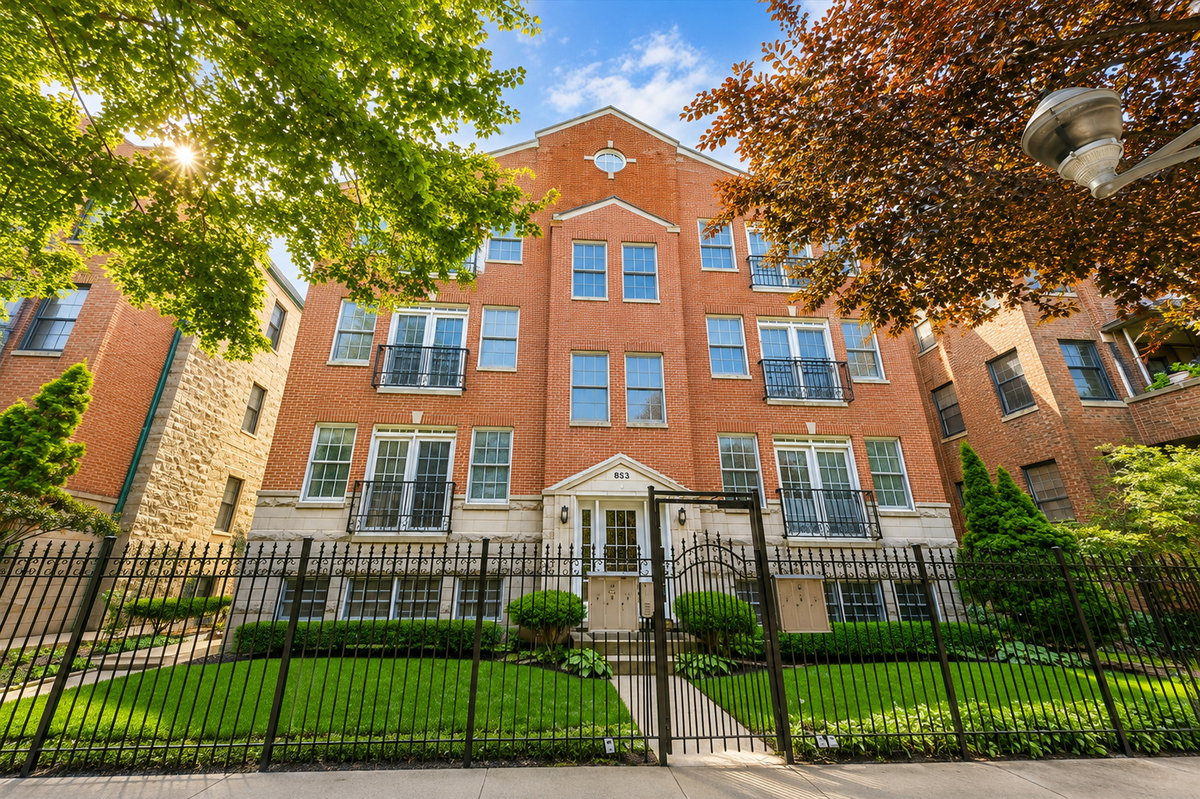 853 W Lakeside Place #1W, Chicago, IL 60640