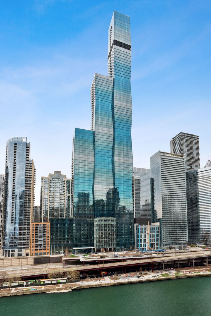 363 E Wacker Drive #2106